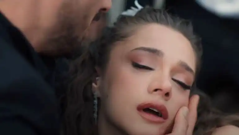 Hudutsuz Sevda Zeynep Karakteri Geçmişte Mi Kaldı? Miray Daner Neden Ayrıldı?