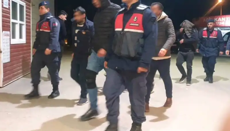 Bağ Evindeki Kaçak Uyuşturucu Partisi, Polis Kumpasıyla Ortaya Çıktı!