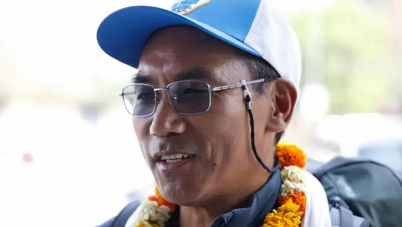 Everest Adam'ın Yeni Rekoru: Zirveye Bir Kez Daha Tırmandı