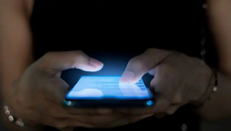 Narsisizmin Gizli İşareti: Telefon Alışkanlıklarımız Ne Anlama Geliyor?