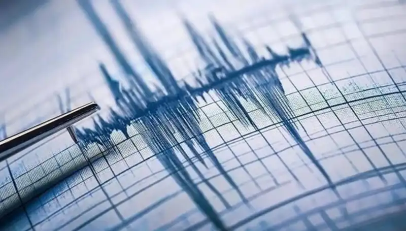 Antalya'da 3.9 Büyüklüğünde Deprem: Yerel Halkta Panik ve Endişe