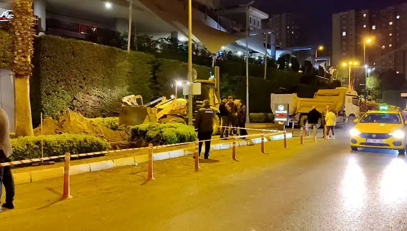 AVM Girişinde Doğalgaz Kaçağı Alarmı: Panik Anları Yaşandı