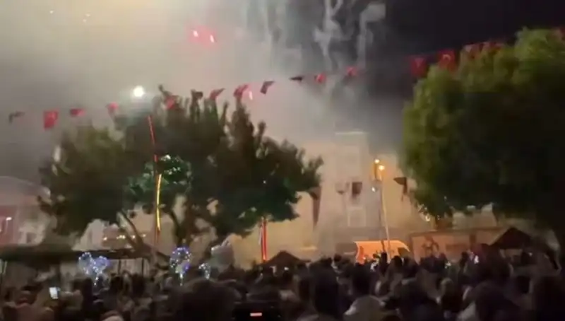 Havai Fişek Gösterisi Sonrası Hastanelik Olma İhtimaliniz Artabilir!