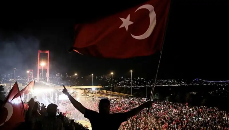 15 Temmuz'un Anısına Özel Tiyatro Gösterisi: "En Uzun Gece" Külliye'de