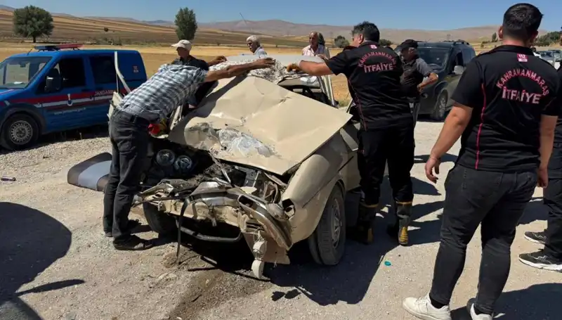 Kahramanmaraş’ta Kamyonet ve Otomobil Çarpıştı: Kaza Anı ve Sonrası