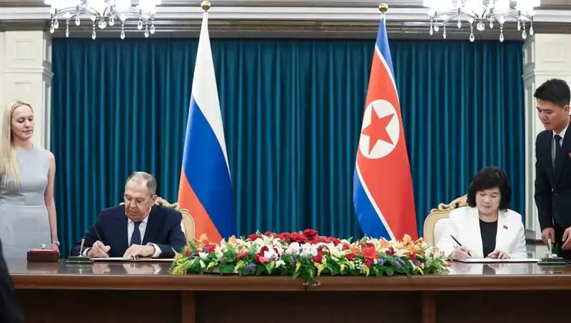 Lavrov ve Kuzey Koreli Mevkidaşının Görüşmesi: Yeni Gelişmeler Neler?