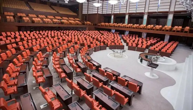 Siyasi Partiler Bayramda Bir Araya Geliyor: Bayramlaşma Programları Açıklandı