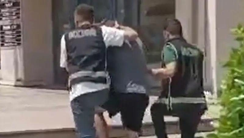 Sahte Dolar ile Alışveriş Yapan Turist Gözaltına Alındı ve Sınır Dışı Edildi!