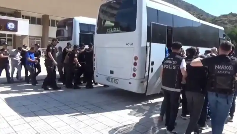 Amasya'da Düzenlenen Uyuşturucu Operasyonunda 13 Kişi Tutuklandı