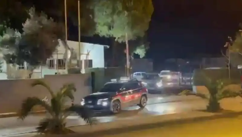 İzmir'de Gece Gündüz 24 Saat Süren Operasyonda 141 Hükümlü Yakalandı