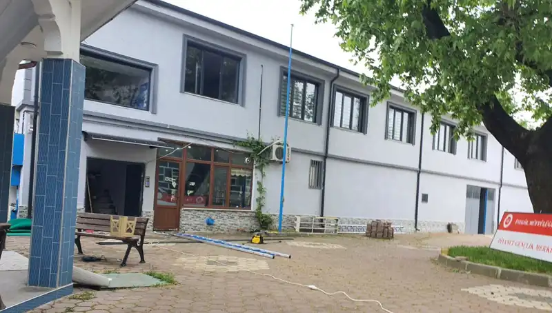 Tabela Takarken Yükseklik Korkusuyla Yüzleşen İşçi, 3 Metreden Düştü!
