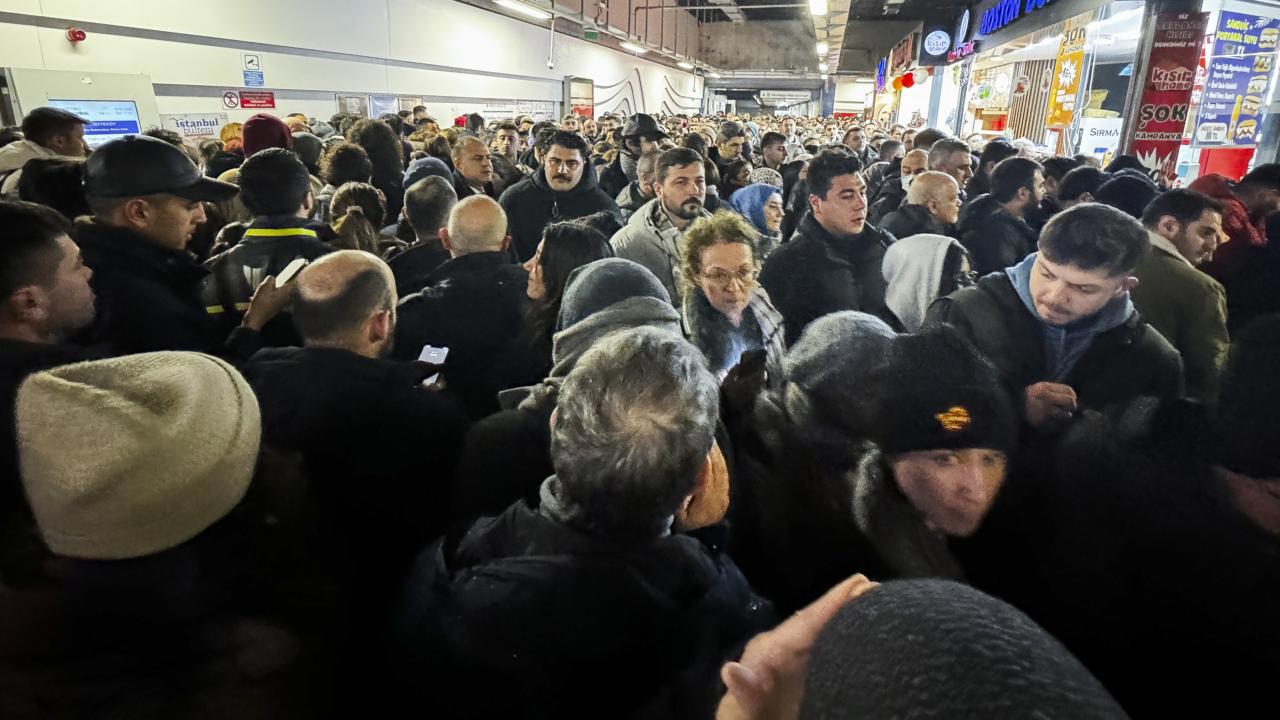 İstanbul'da Beklenen Kar Yağışı Hayatı Olumsuz Etkiledi