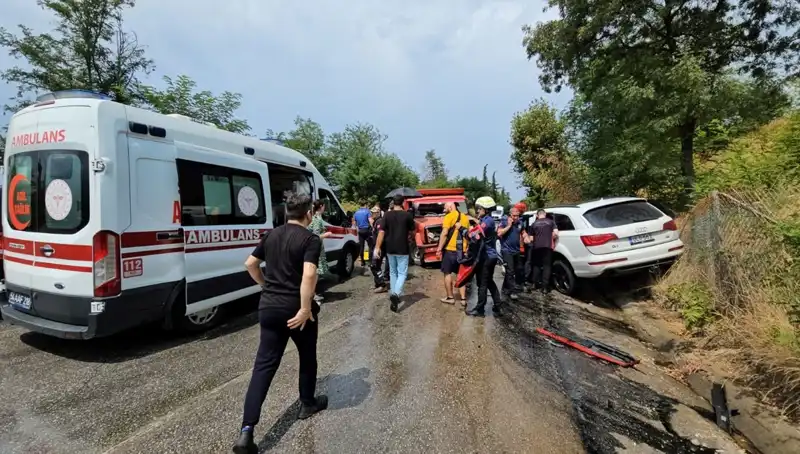 Sakarya'da Kamyonet ile Cip Çarpıştı: 5 Kişi Yaralandı, Durum Ciddi!