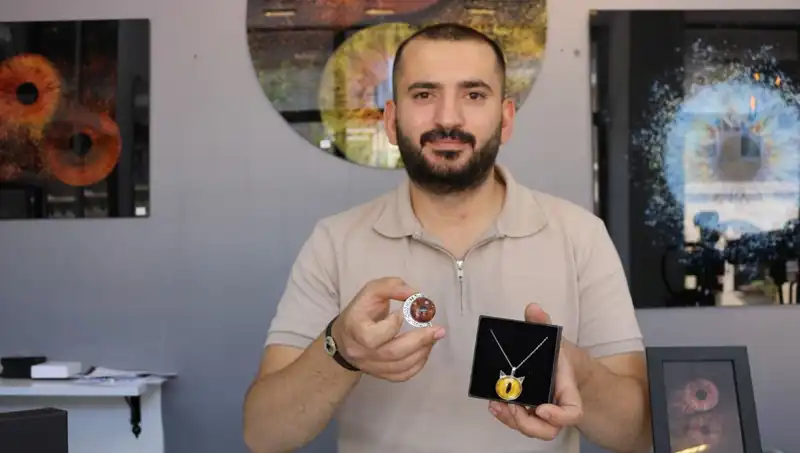 Gözlerin Renklerini Sanata Dönüştüren Sanatçı: "İlk Uygulayan Kişi Benim"