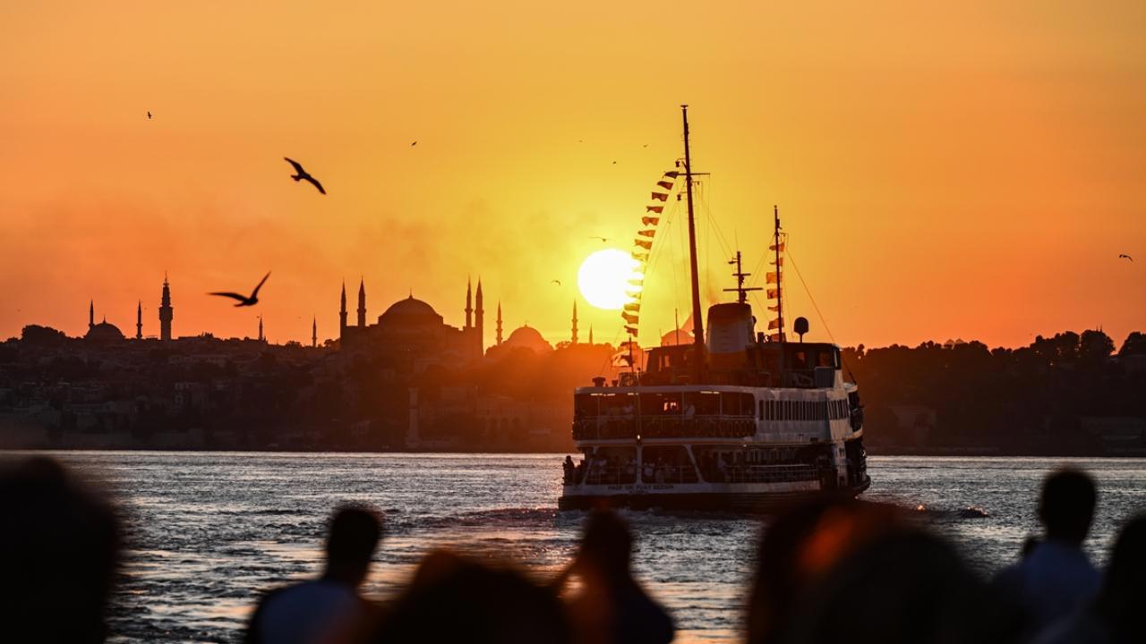 Türkiye'nin Turizm Geliri Yılın Rekorunu Kırdı