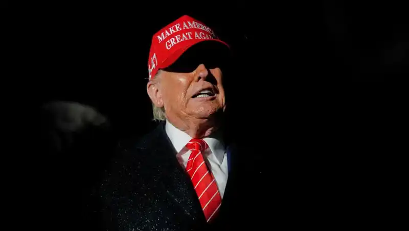 Yüksek Mahkemeden Trump’a Şok Yetki: Göçmenlerin Yasal Statüsü Tehlikede!