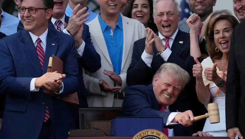Trump'ın İmzaladığı Büyük Yasa Tasarısı: Amerika'yı Neler Bekliyor?