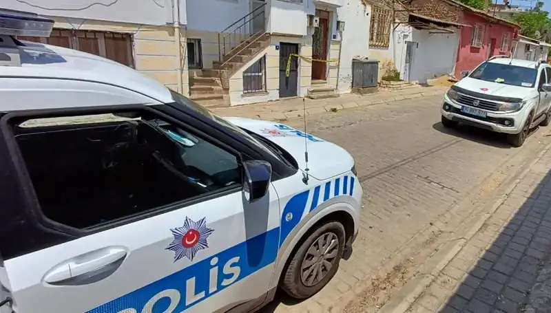 Evden Gelen Gizemli Kokunun Ardındaki Korkunç Gerçek: Üç Gün Önce Ölmüş!