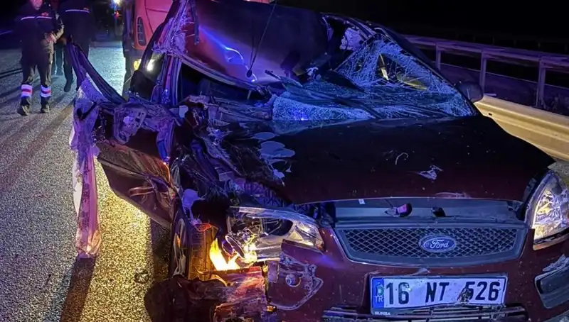 Afyonkarahisar'da Feci Kaza: Otomobil ile TIR Çarpıştı, 4 Yaralı!