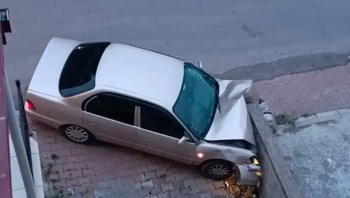 Kontrolü Kaybeden Araç Duvara Çarptı: Kazanın Ayrıntıları