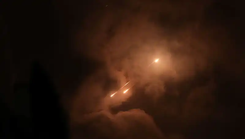 İran'ın Gece Saldırı Taktikleri: Füzeler Neden Gece Ateşleniyor?