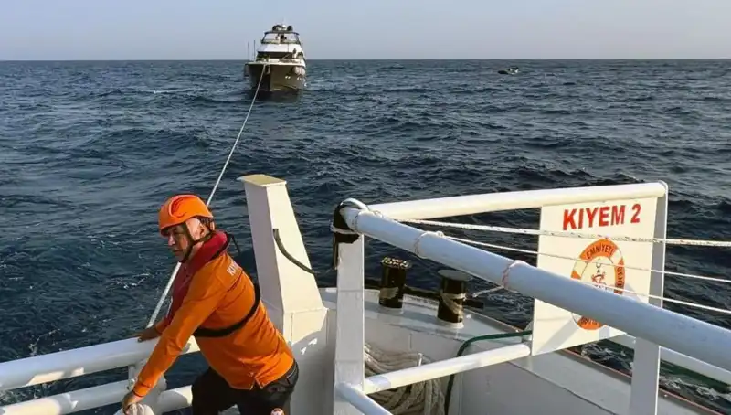 Marmaris Açıklarındaki Tehlikeli Durum: Sürüklenen Tekne Son Anda Kurtarıldı
