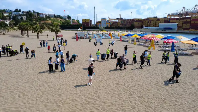 Plajlarda Geniş Katılımlı Temizlik Hareketi Başladı