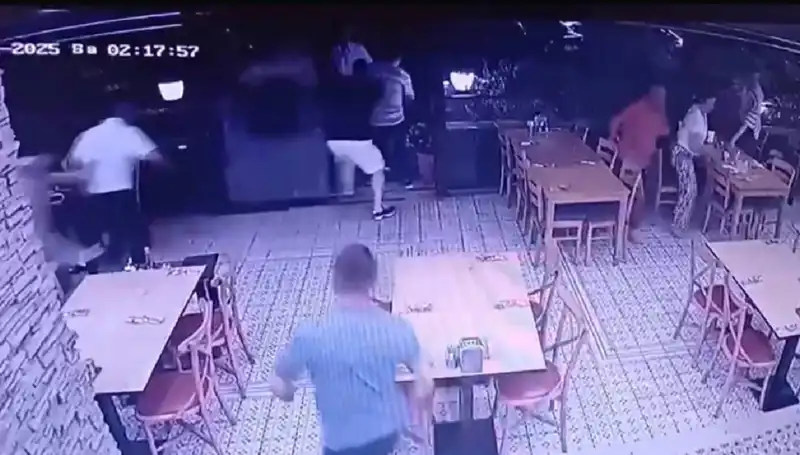 Deprem Anı Güvenlik Kamerasında Yakaladığı Korkutucu Manzara