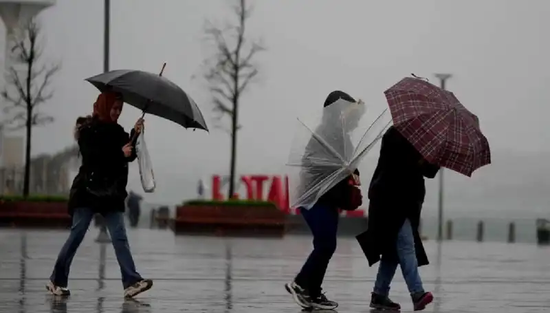 Türkiye'nin İki Bölgesinde Kuvvetli Sağanak Yağış Uyarısı: Hazırlıklı Olun!