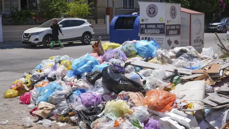 İzmir’de Çöp Yığınları: Kentin Temizliği ve Sağlığı Tehlikede