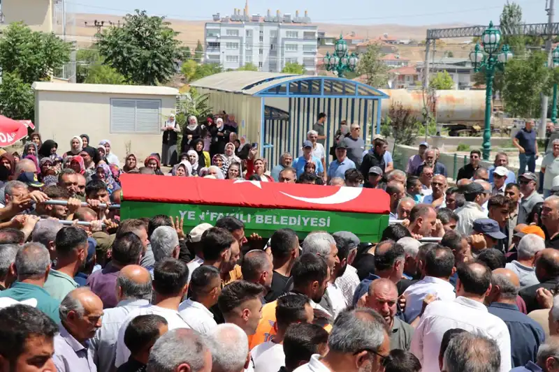 MHP'li Belediye Başkanı, Sevenlerinin Gözyaşlarıyla Son Yolculuğuna Uğurlandı