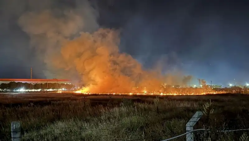 İzmir’de Geceyarısı Yangın Paniği: Vatandaşlar Sokağa Döküldü